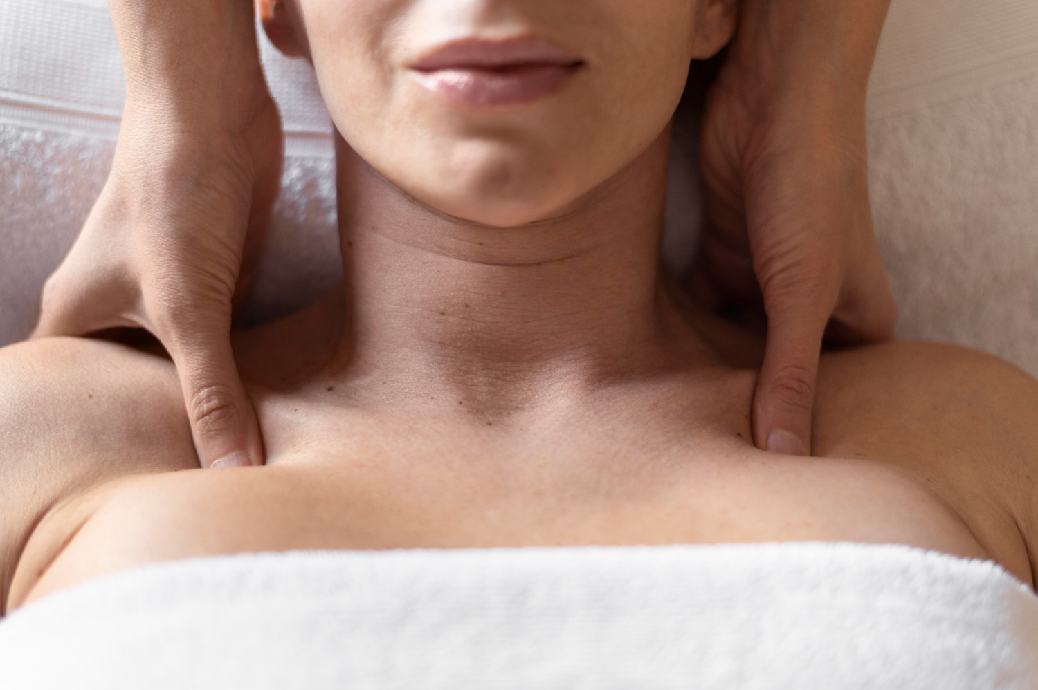 Akupressurmassage für Nacken und Schultern